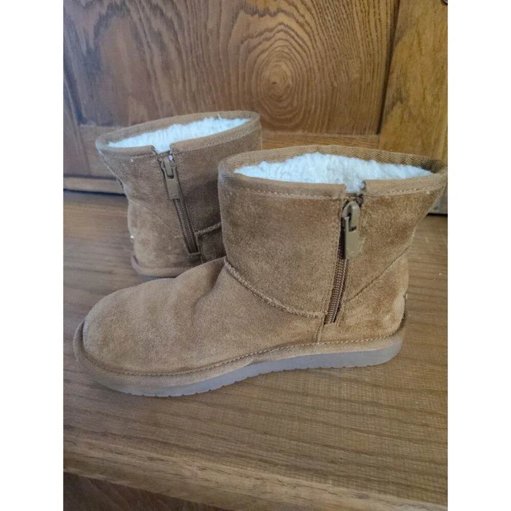 Koolaburra by UGG  Koola Short Chestnut Girls/Kids BOOTS Size 1